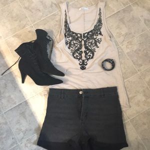 😎🥰3 for 20! Cream and black beaded tank